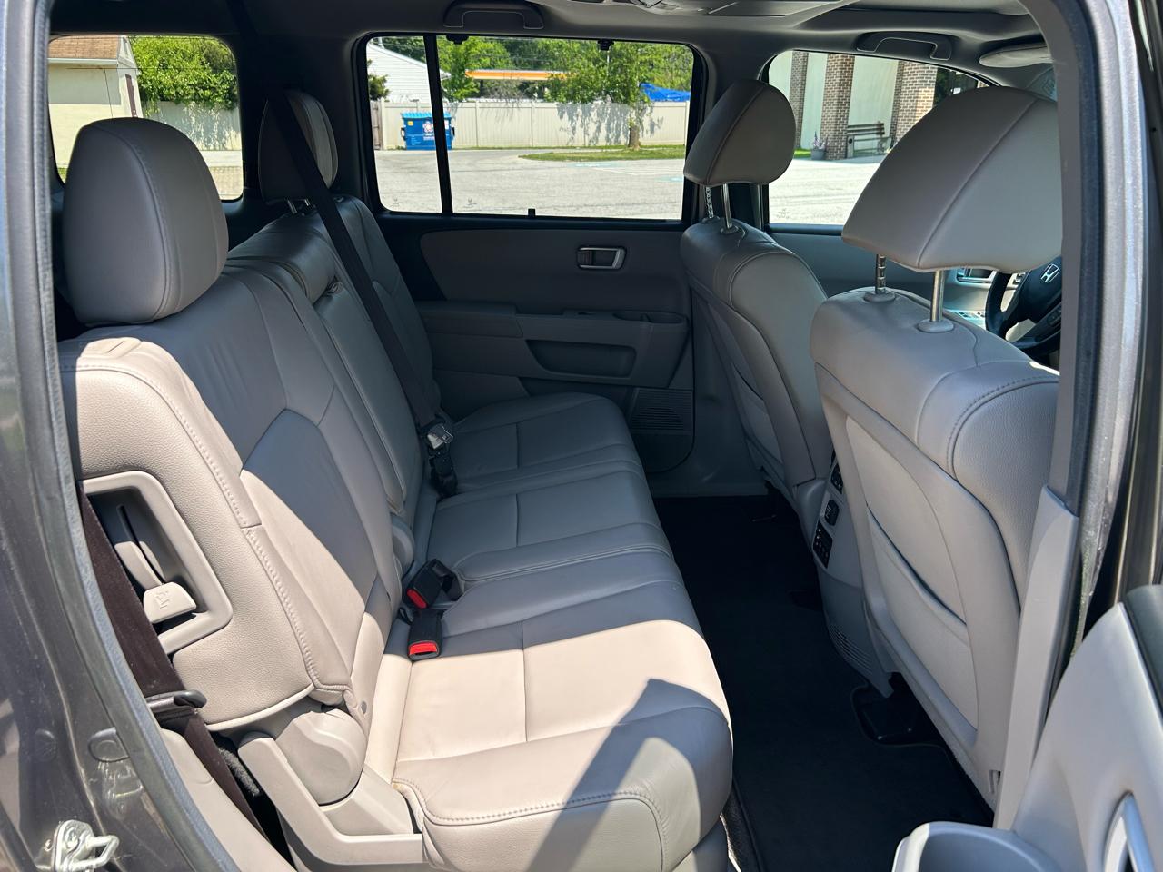 Honda Pilot Touring 4WD 5-Spd AT with DVD 2013