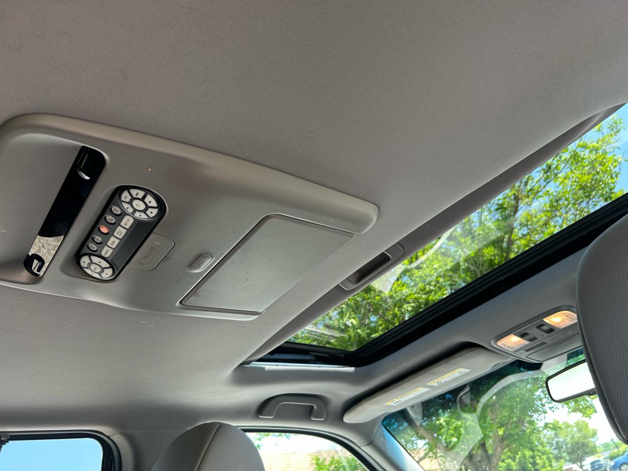 Honda Pilot Touring 4WD 5-Spd AT with DVD 2013