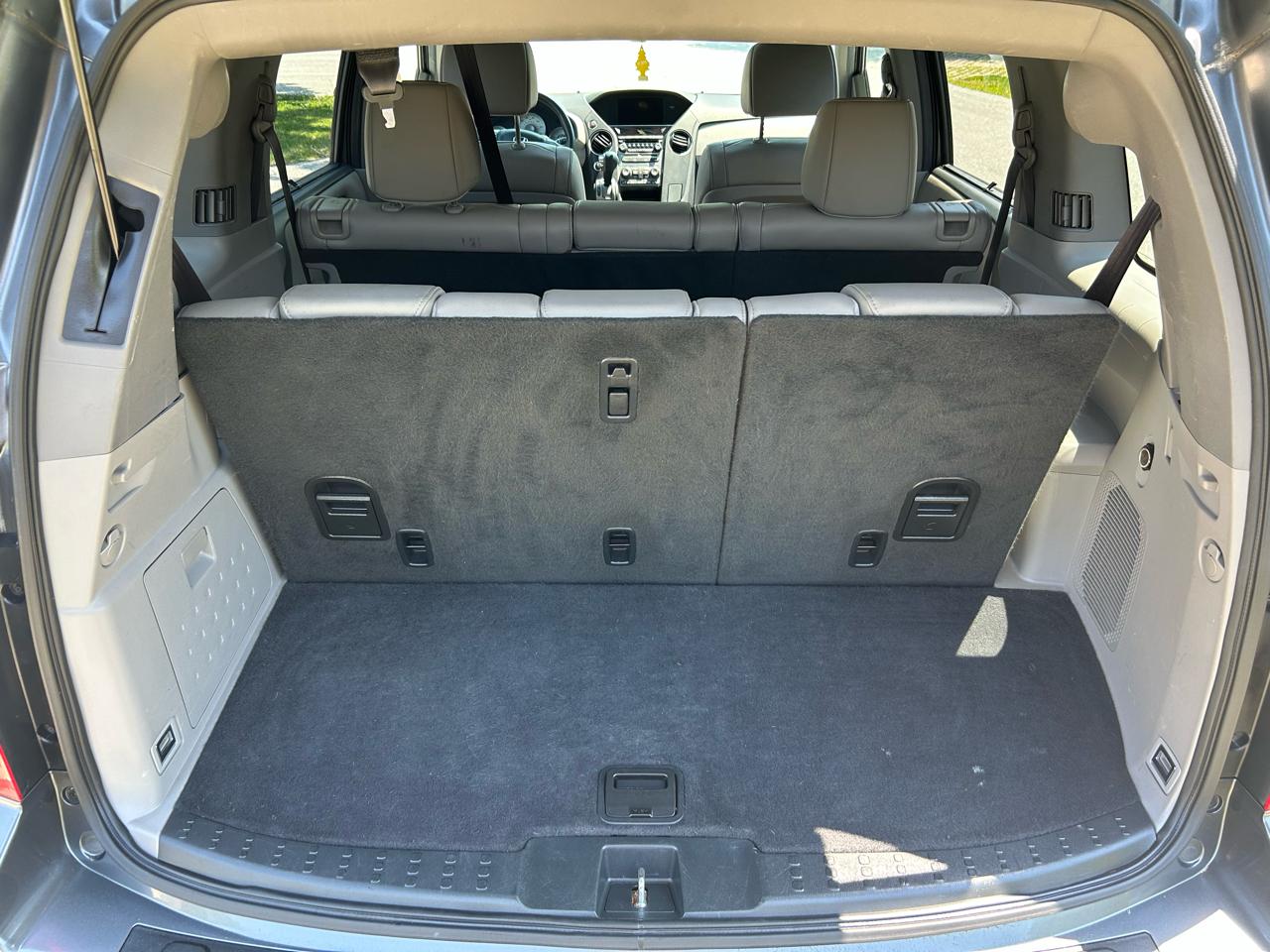Honda Pilot Touring 4WD 5-Spd AT with DVD 2013