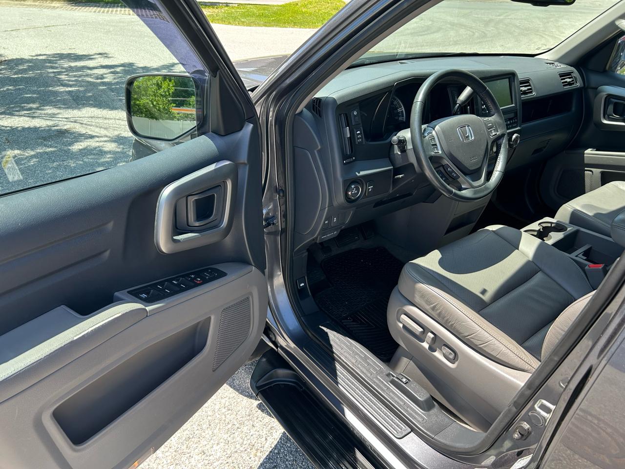 Honda Ridgeline RTL w/ Leather and Navigation 2014