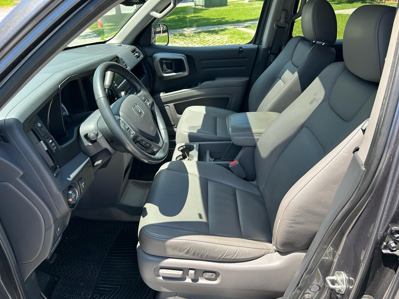 Honda Ridgeline RTL w/ Leather and Navigation 2014