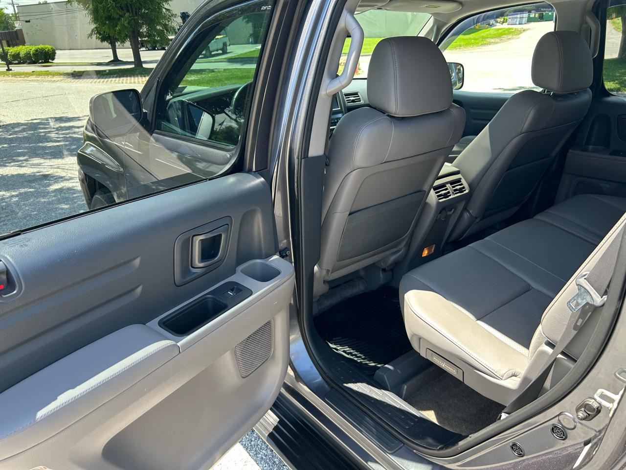 Honda Ridgeline RTL w/ Leather and Navigation 2014