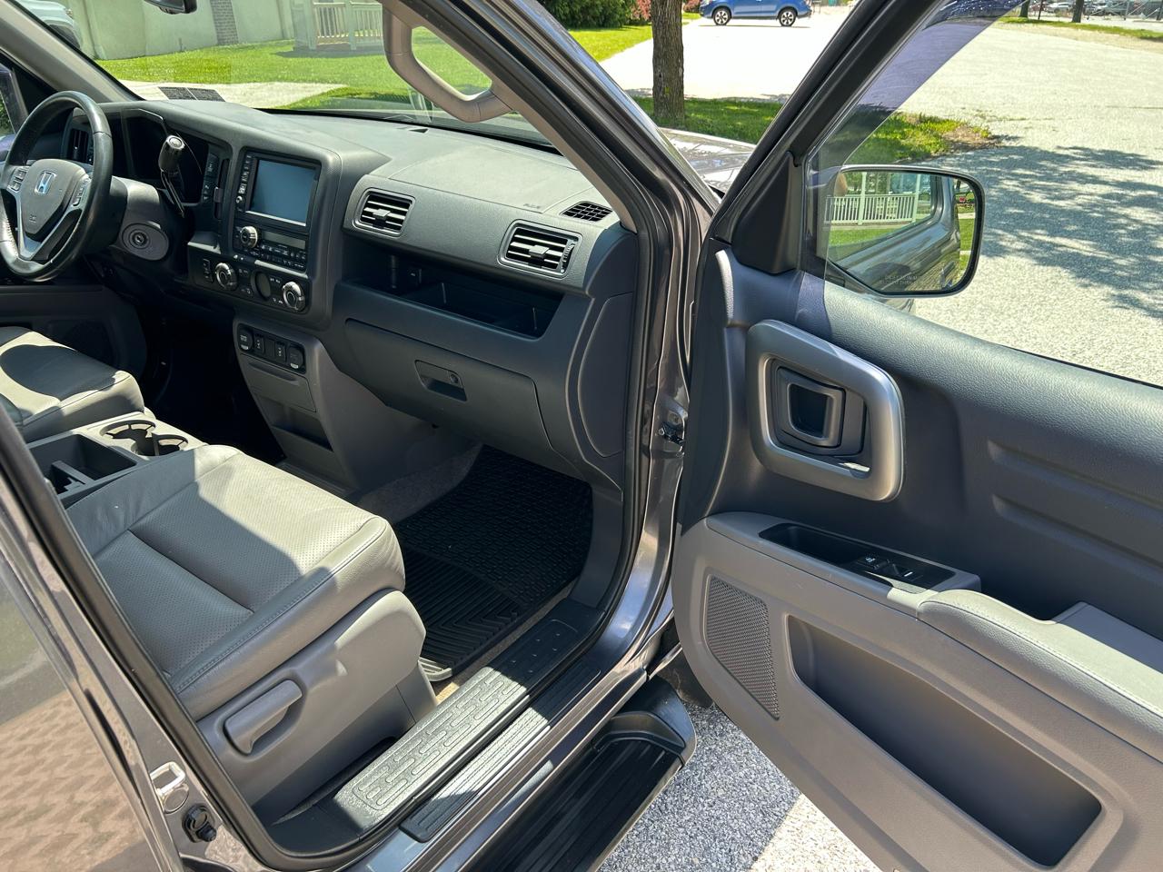 Honda Ridgeline RTL w/ Leather and Navigation 2014