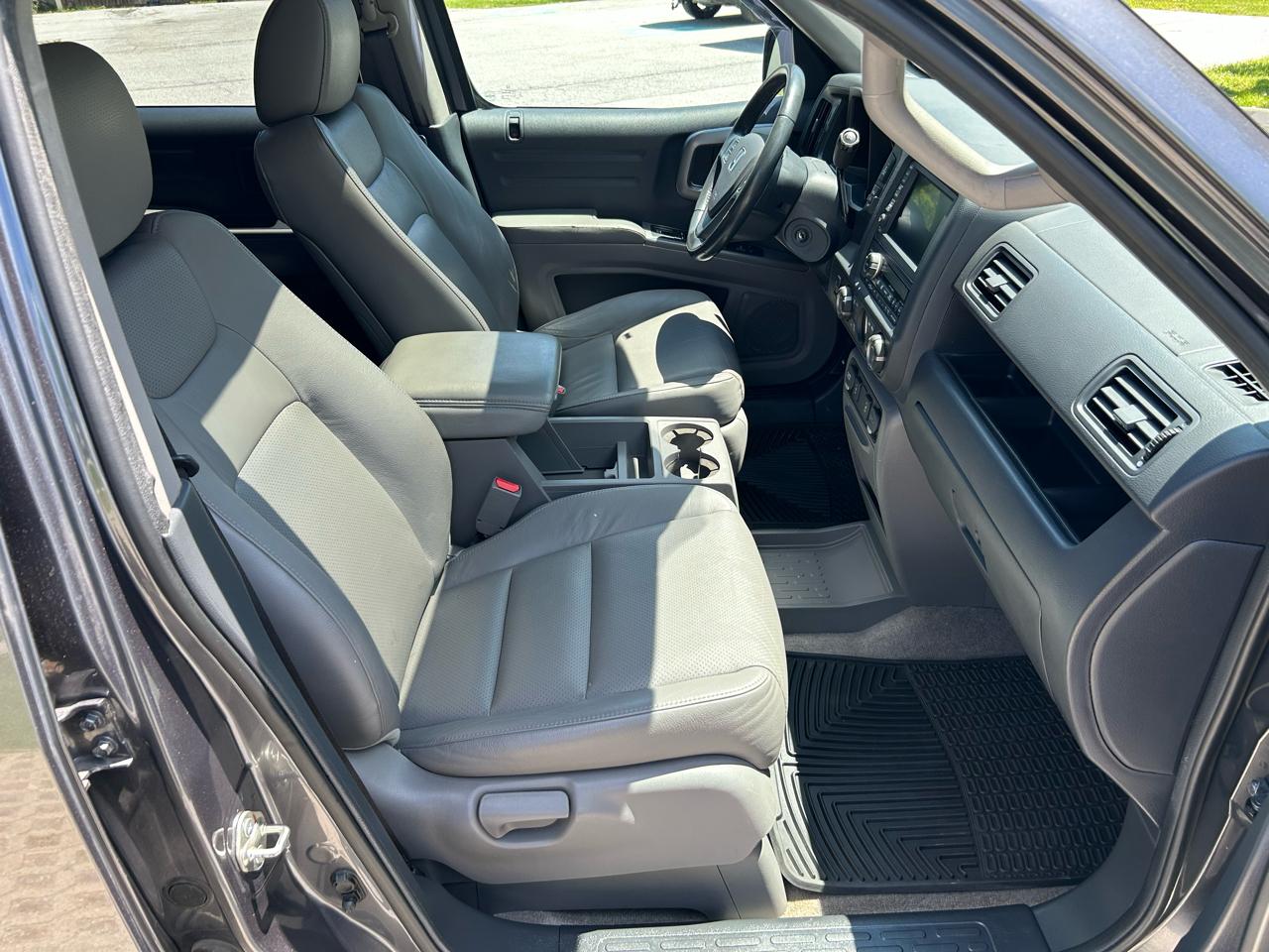 Honda Ridgeline RTL w/ Leather and Navigation 2014