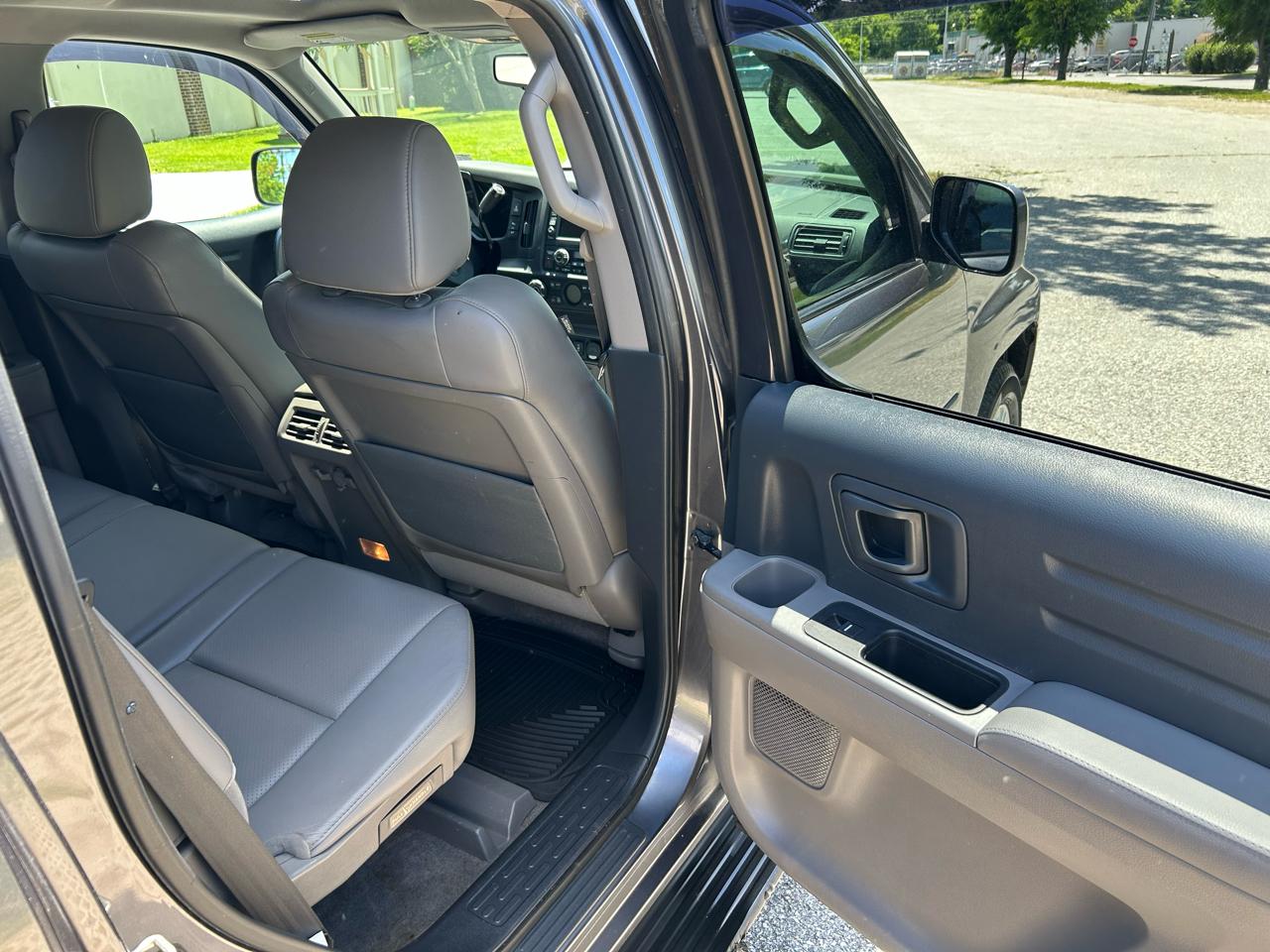 Honda Ridgeline RTL w/ Leather and Navigation 2014