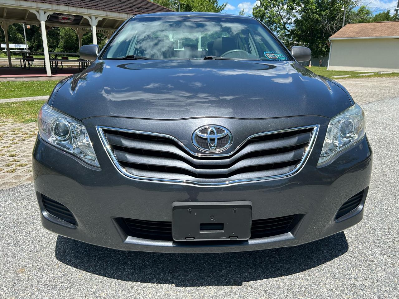 Toyota Camry Base 6-Spd AT 2011