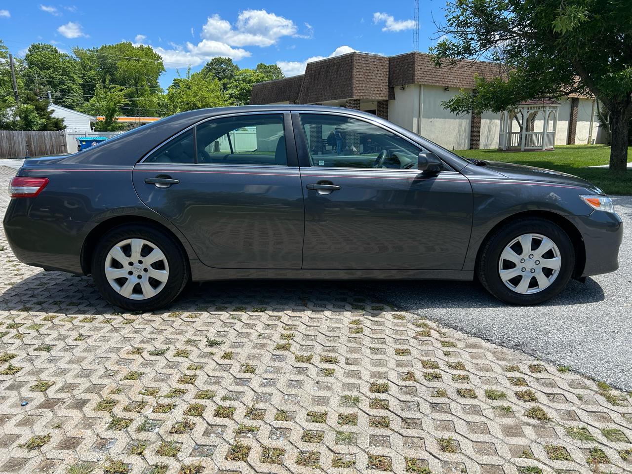 Toyota Camry Base 6-Spd AT 2011
