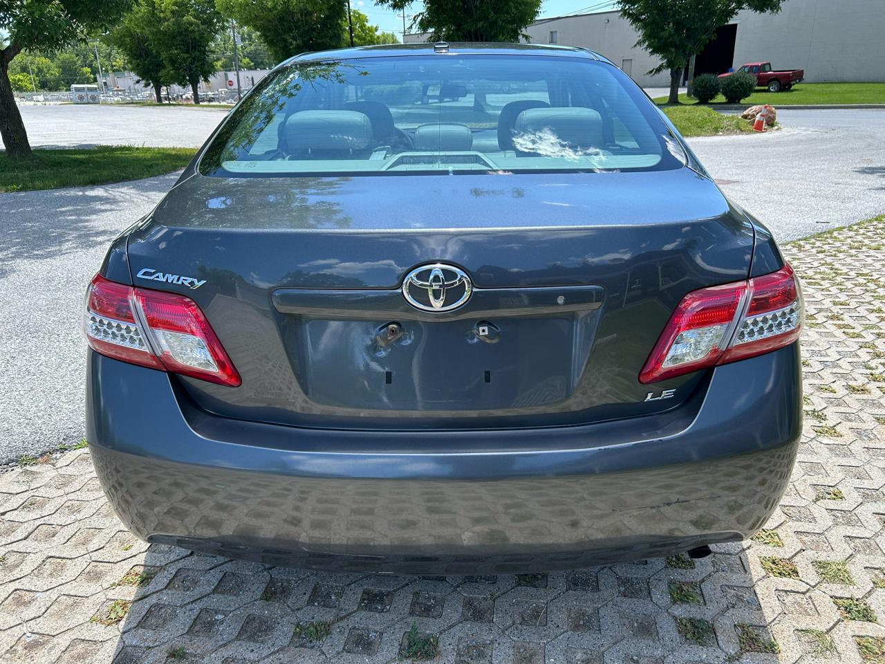 Toyota Camry Base 6-Spd AT 2011