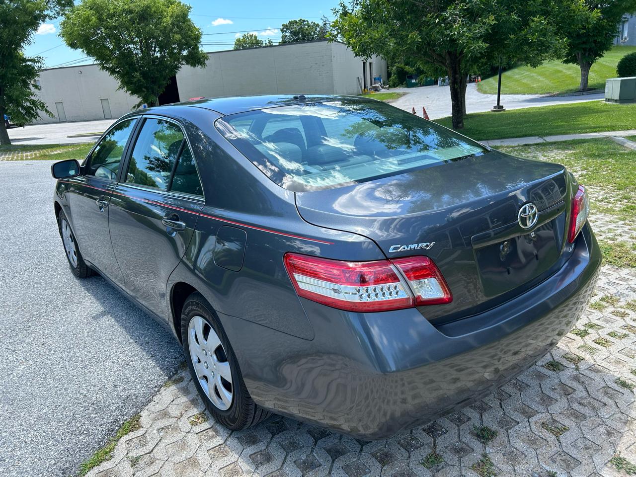 Toyota Camry Base 6-Spd AT 2011