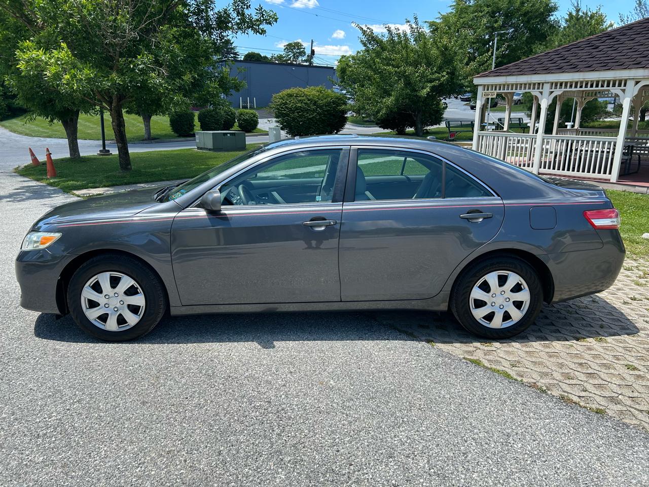 Toyota Camry Base 6-Spd AT 2011