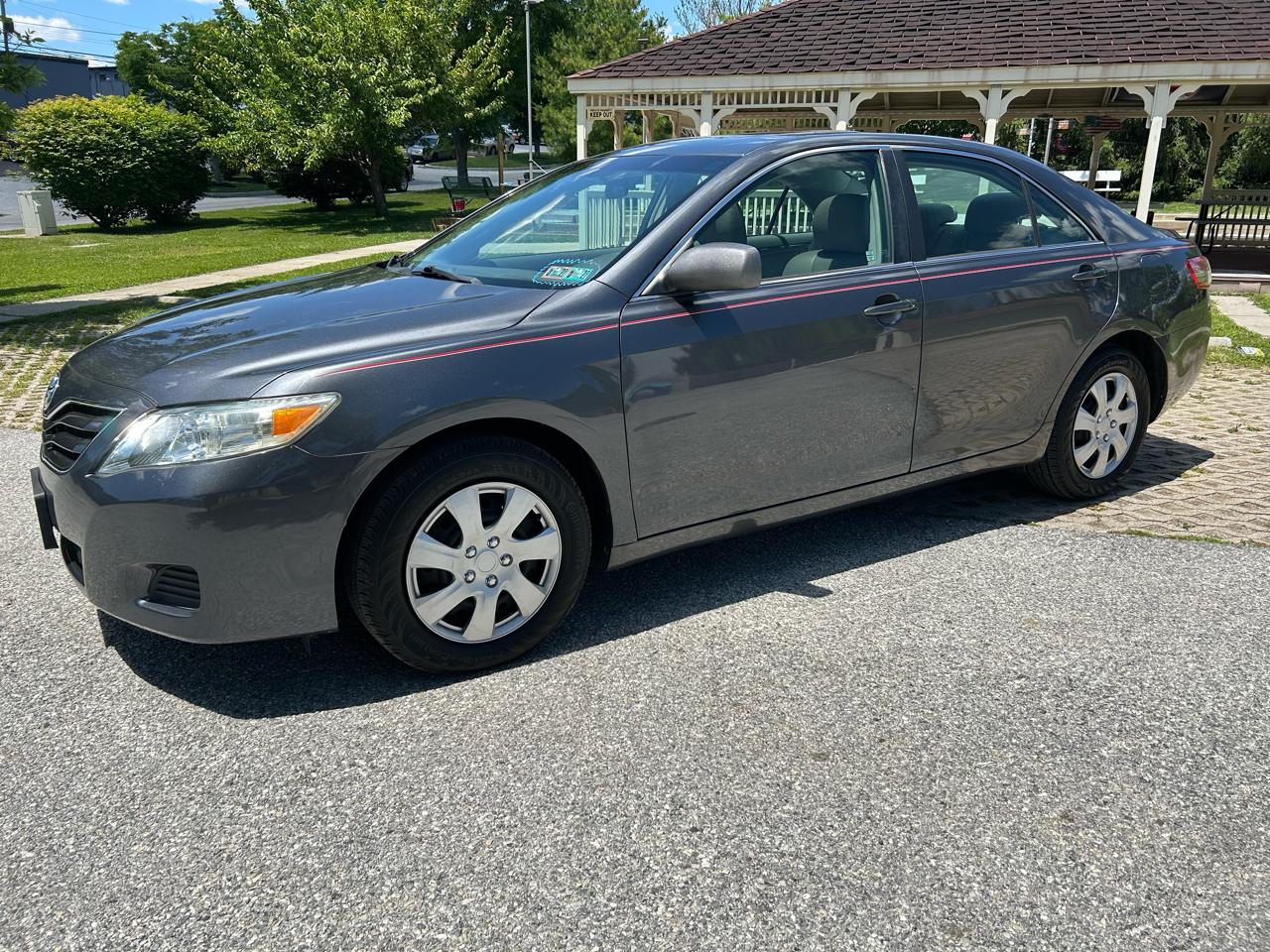 Toyota Camry Base 6-Spd AT 2011