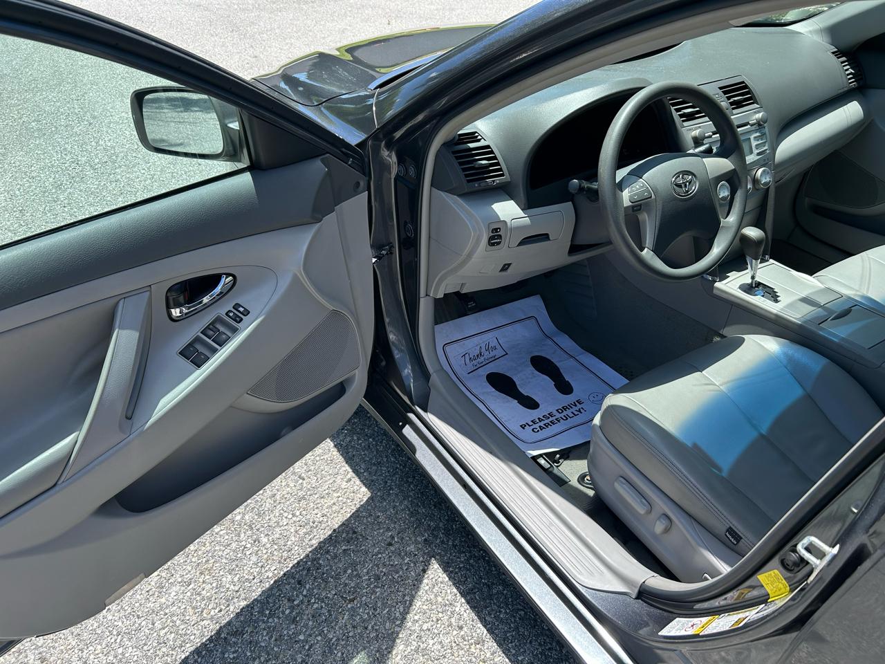 Toyota Camry Base 6-Spd AT 2011