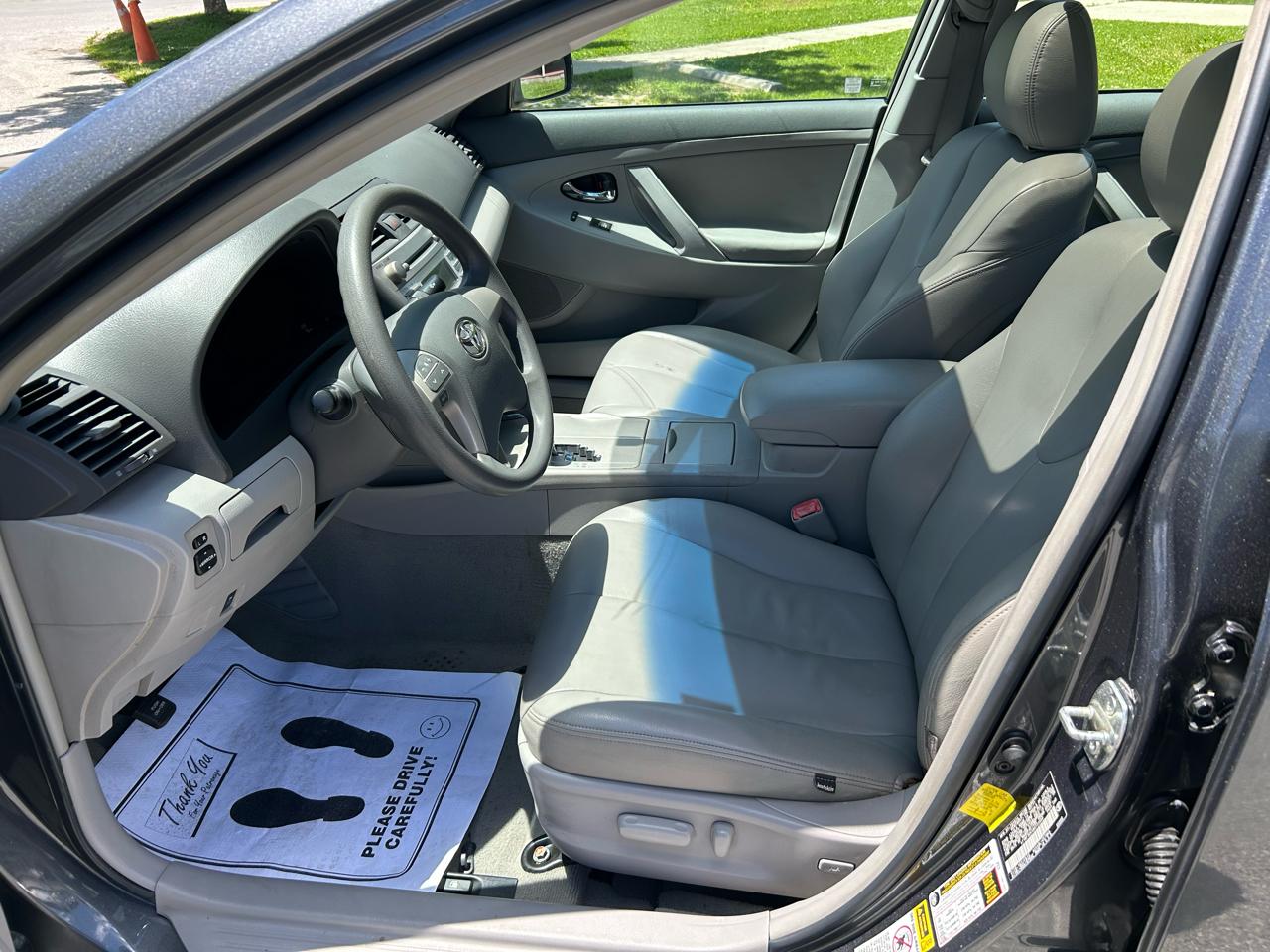Toyota Camry Base 6-Spd AT 2011