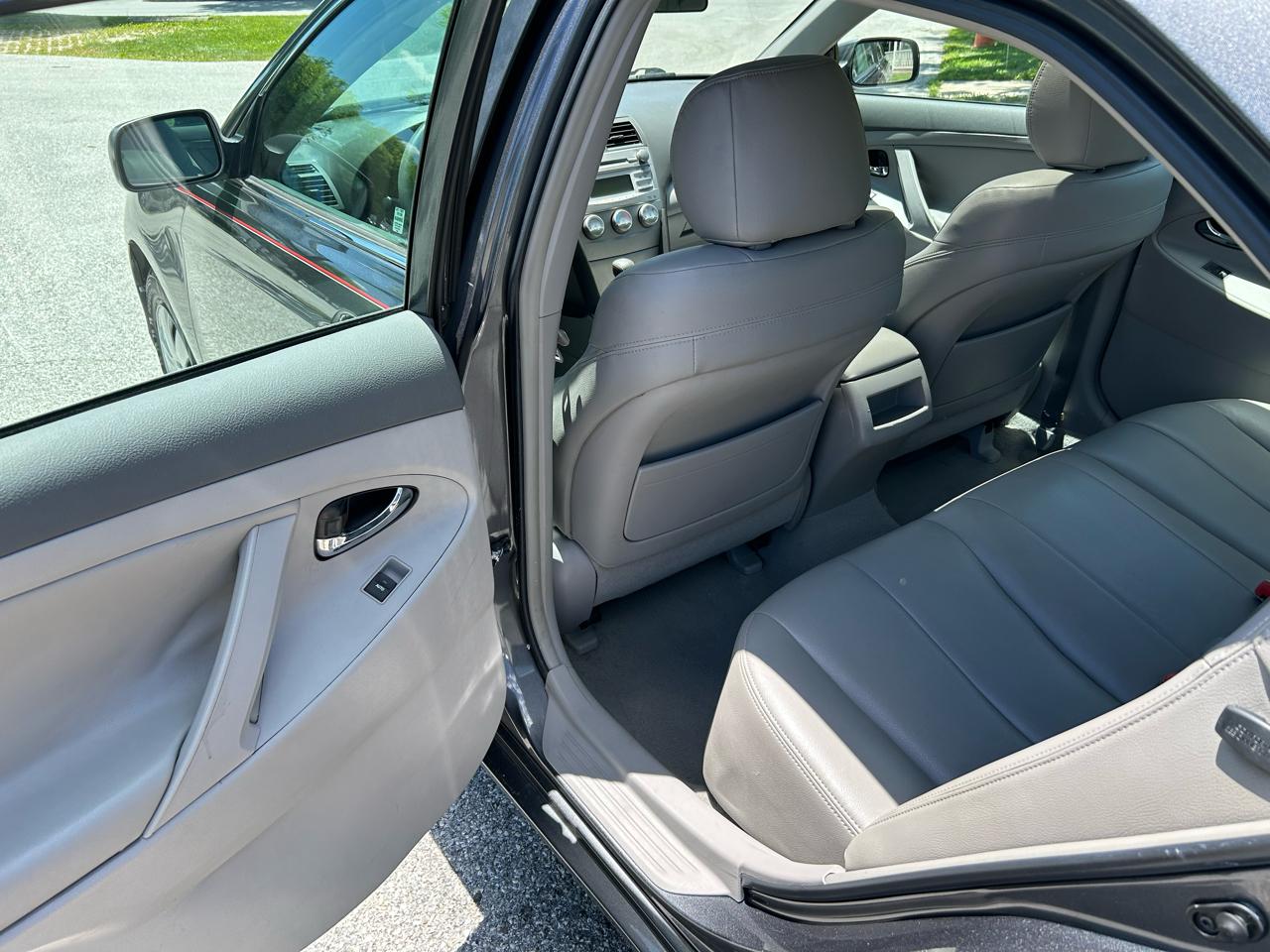 Toyota Camry Base 6-Spd AT 2011