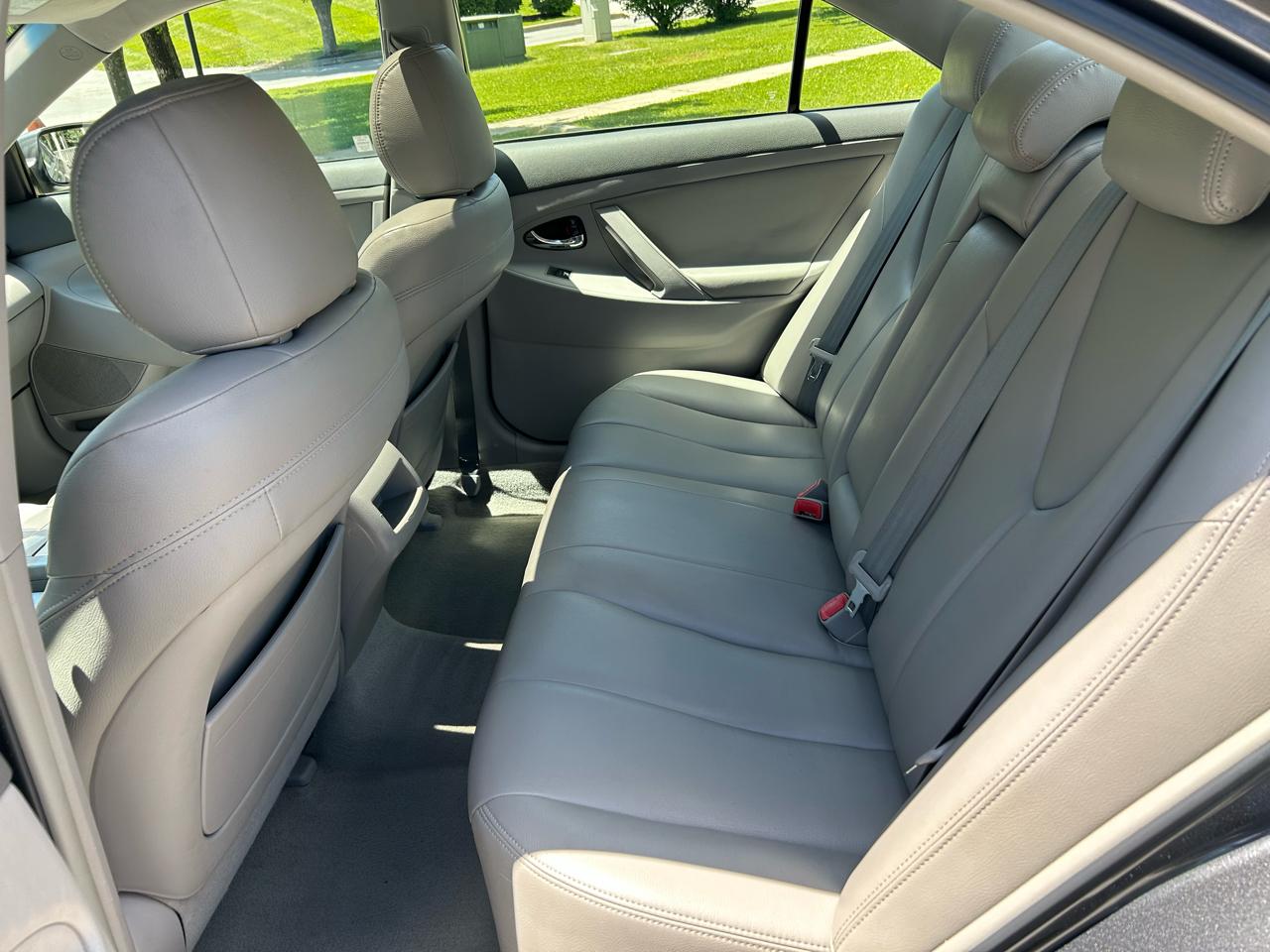 Toyota Camry Base 6-Spd AT 2011
