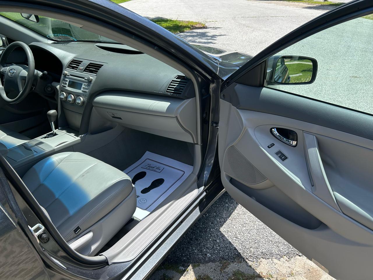 Toyota Camry Base 6-Spd AT 2011