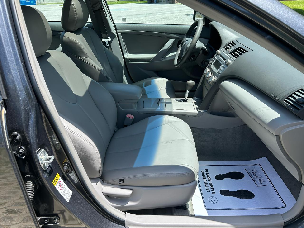Toyota Camry Base 6-Spd AT 2011
