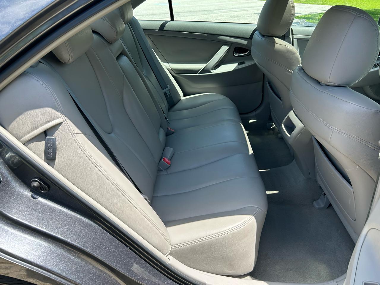 Toyota Camry Base 6-Spd AT 2011