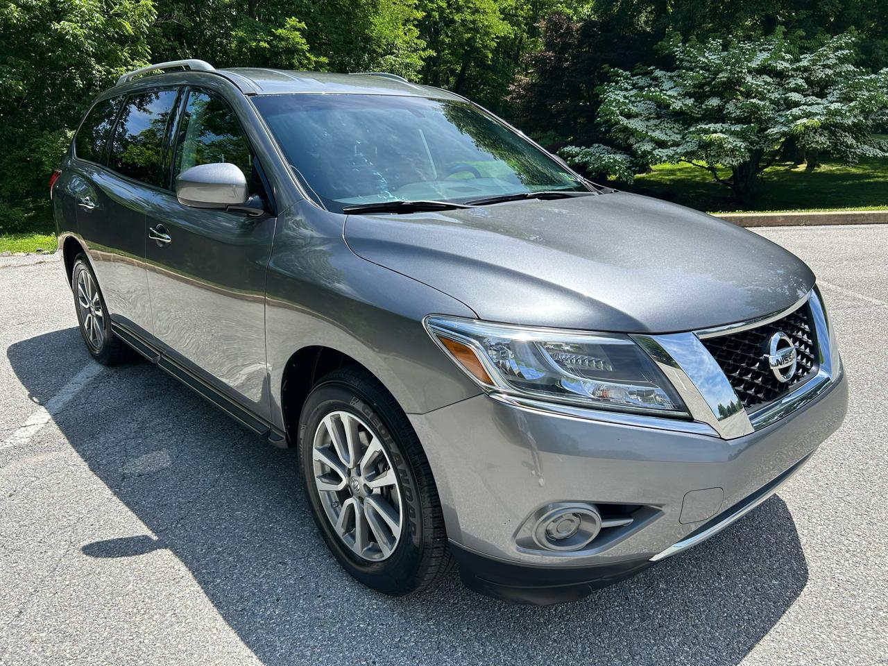 Nissan Pathfinder SV 4WD 2015