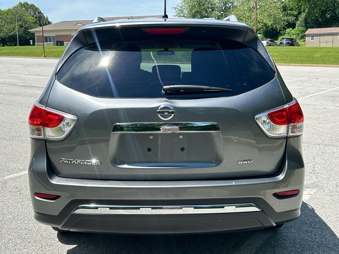 Nissan Pathfinder SV 4WD 2015