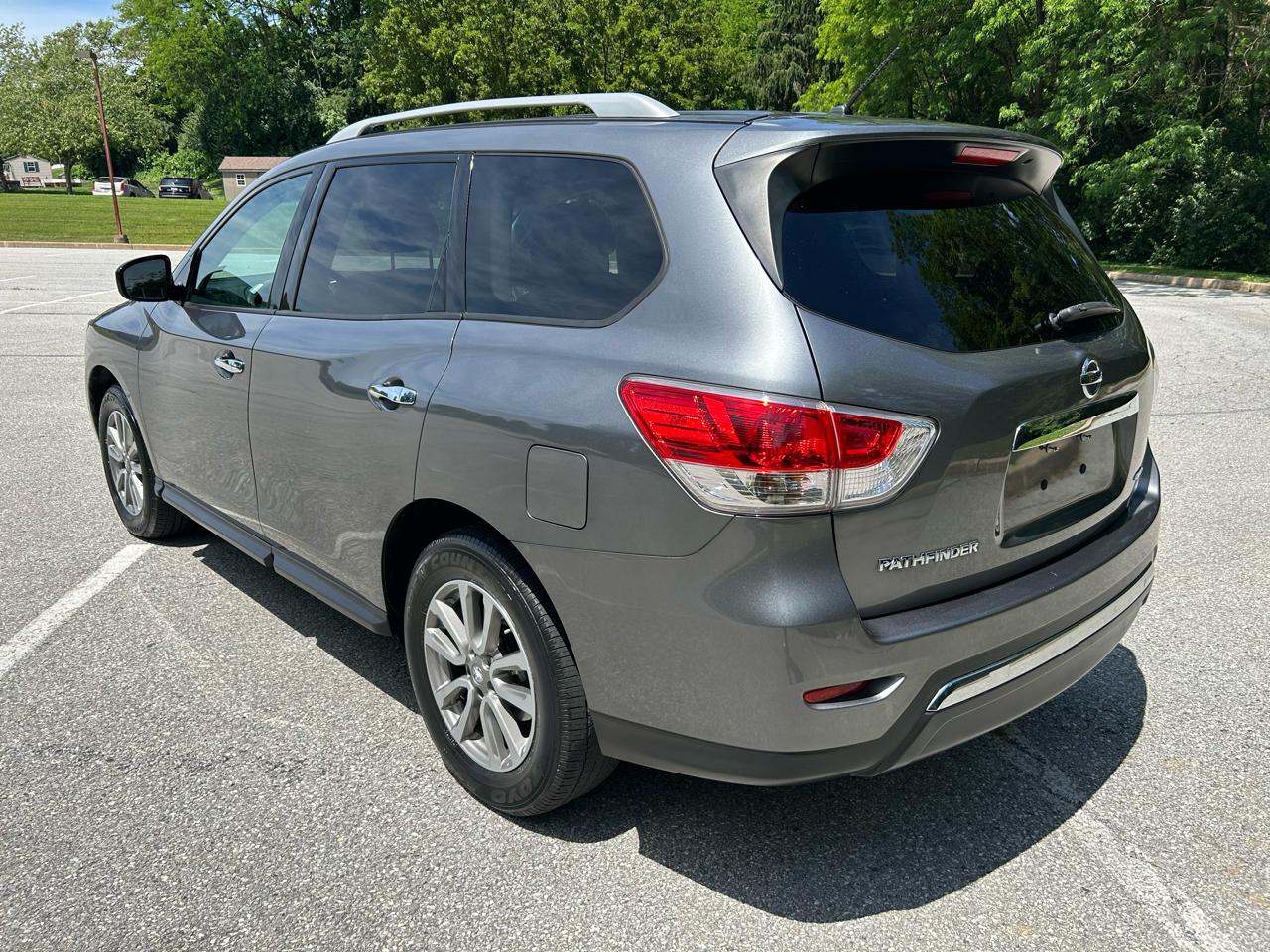 Nissan Pathfinder SV 4WD 2015