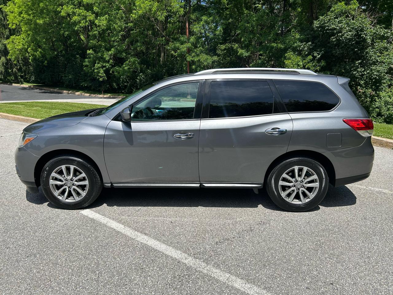 Nissan Pathfinder SV 4WD 2015