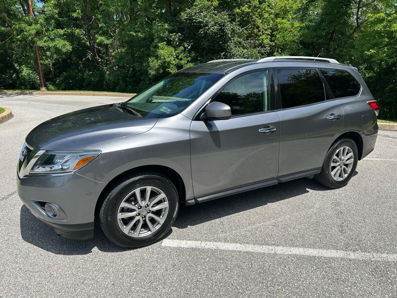 Nissan Pathfinder SV 4WD 2015