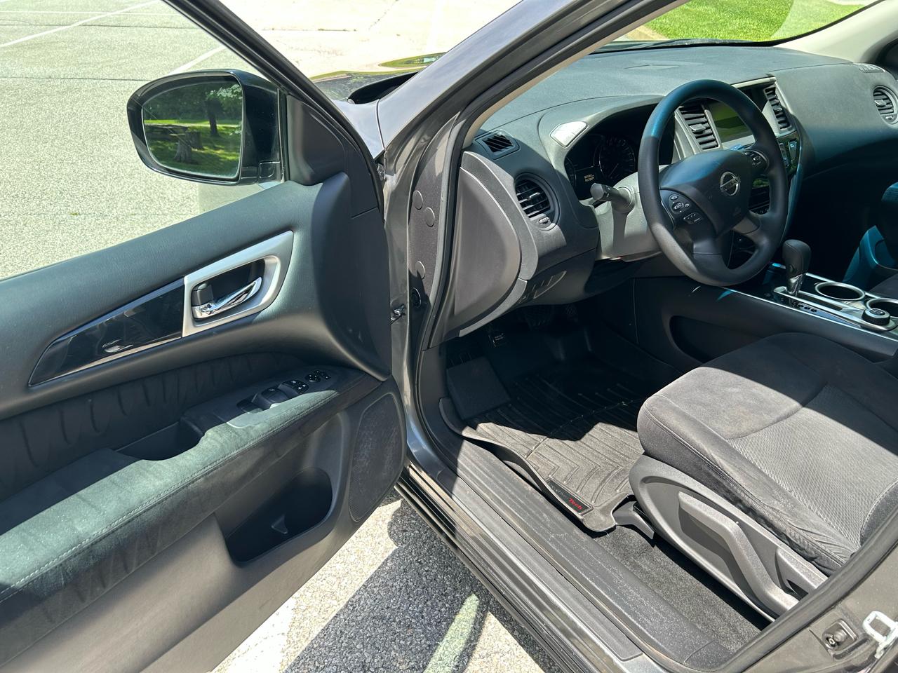 Nissan Pathfinder SV 4WD 2015