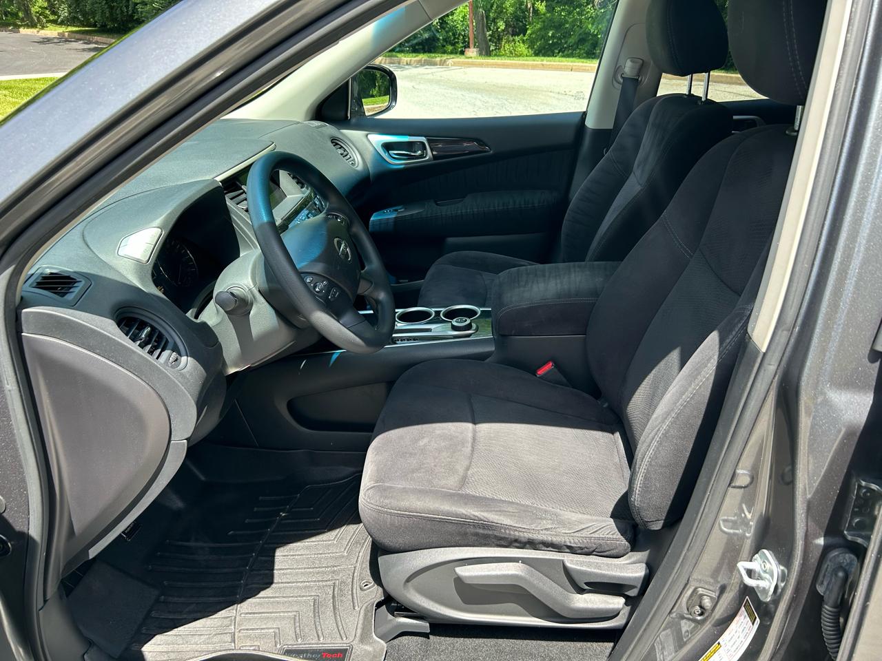 Nissan Pathfinder SV 4WD 2015