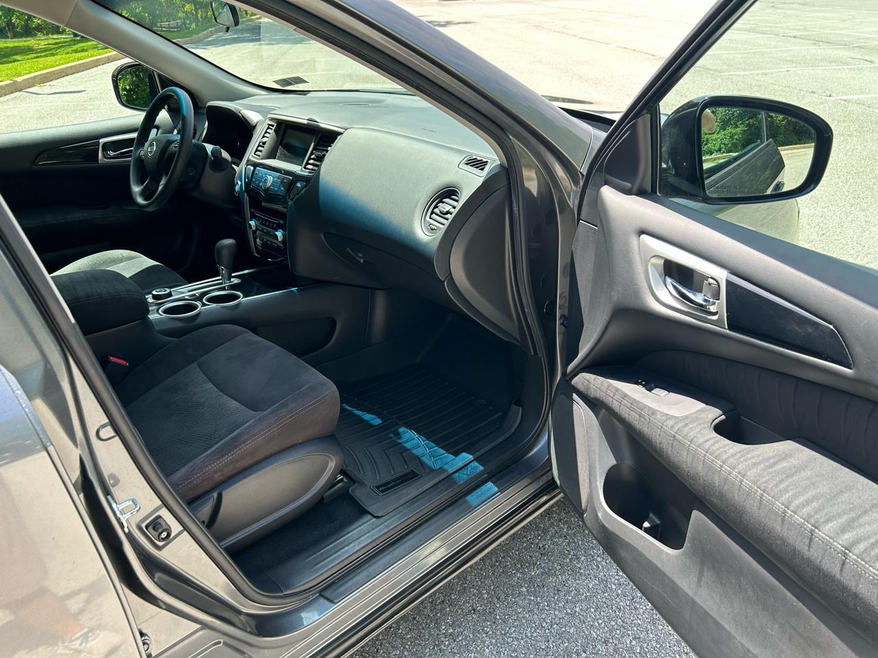 Nissan Pathfinder SV 4WD 2015