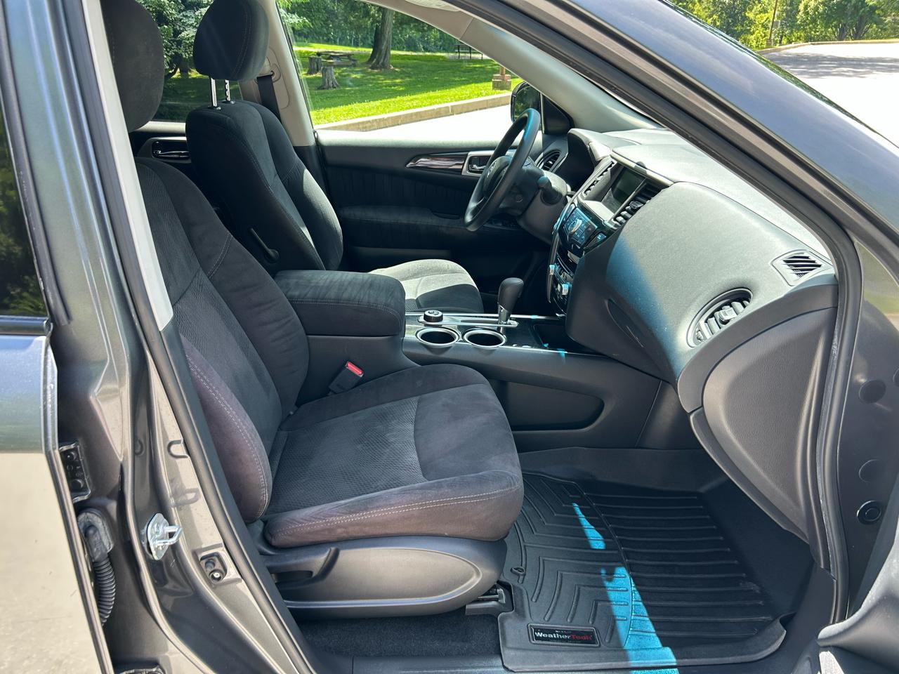 Nissan Pathfinder SV 4WD 2015