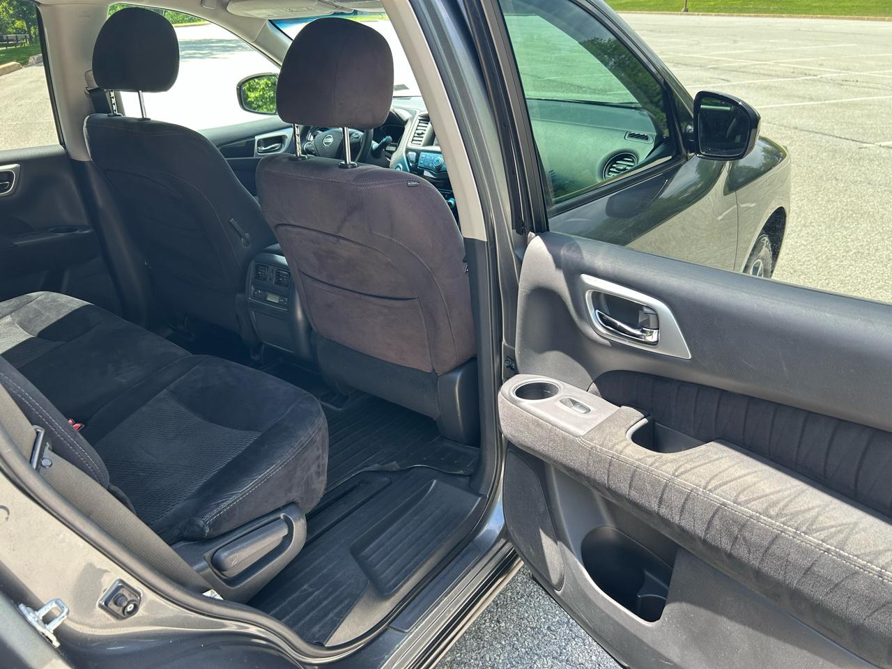 Nissan Pathfinder SV 4WD 2015