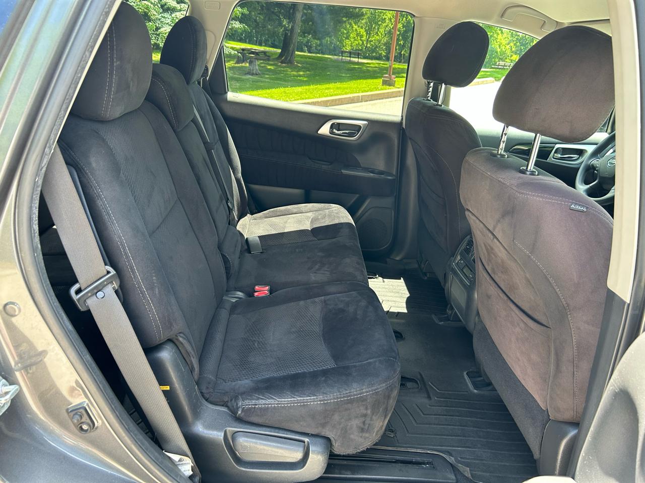 Nissan Pathfinder SV 4WD 2015