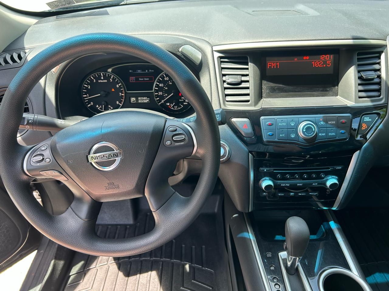Nissan Pathfinder SV 4WD 2015