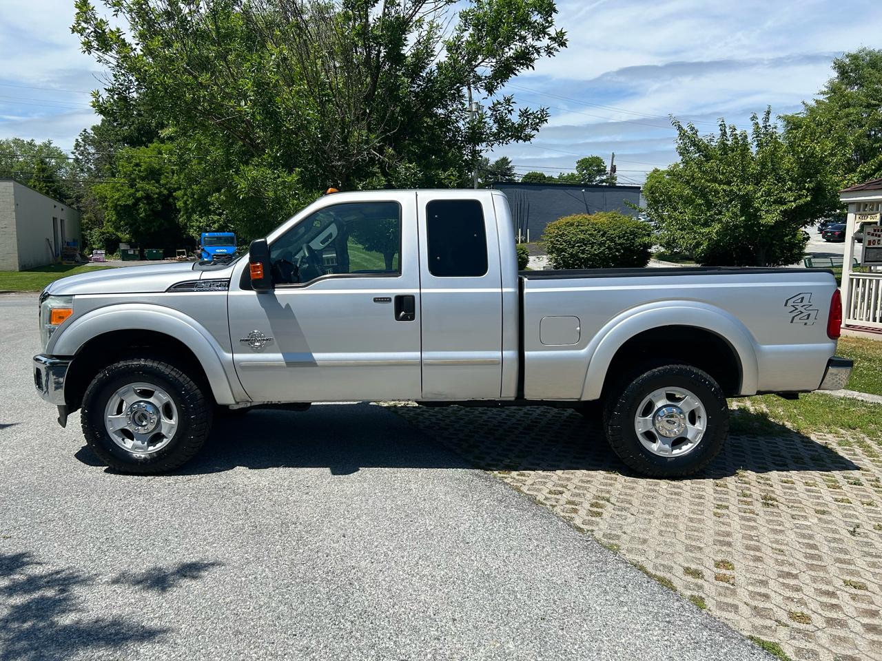 Ford F-350 SD XLT SuperCab 4WD 2011