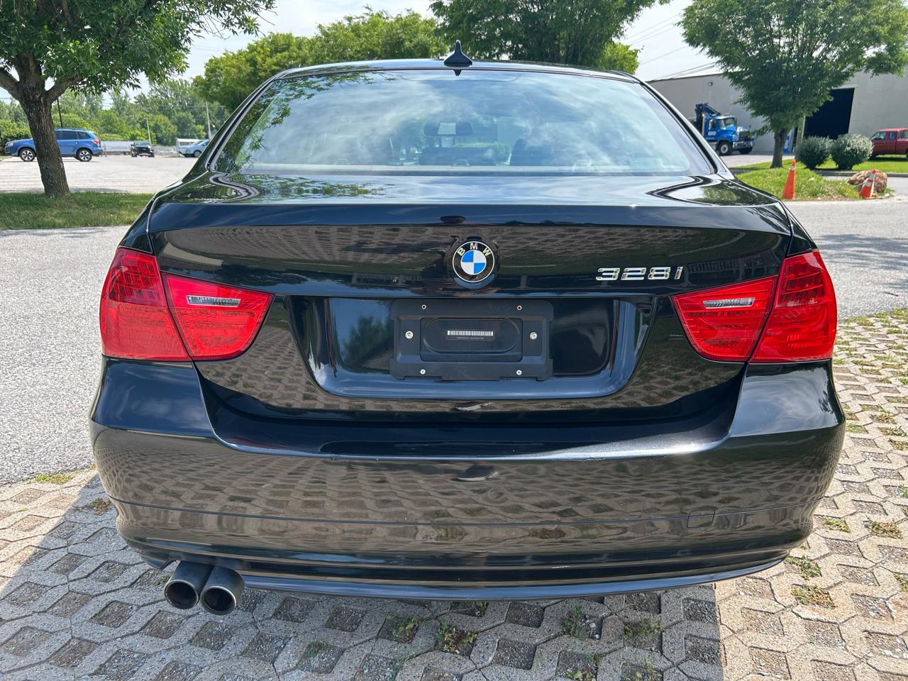 BMW 3-Series 328i xDrive 2010
