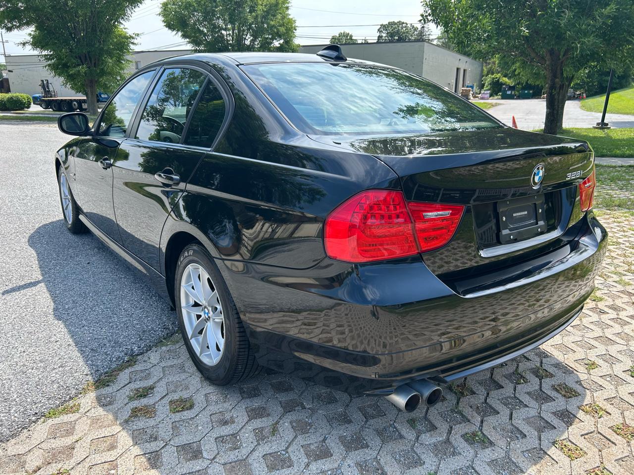 BMW 3-Series 328i xDrive 2010