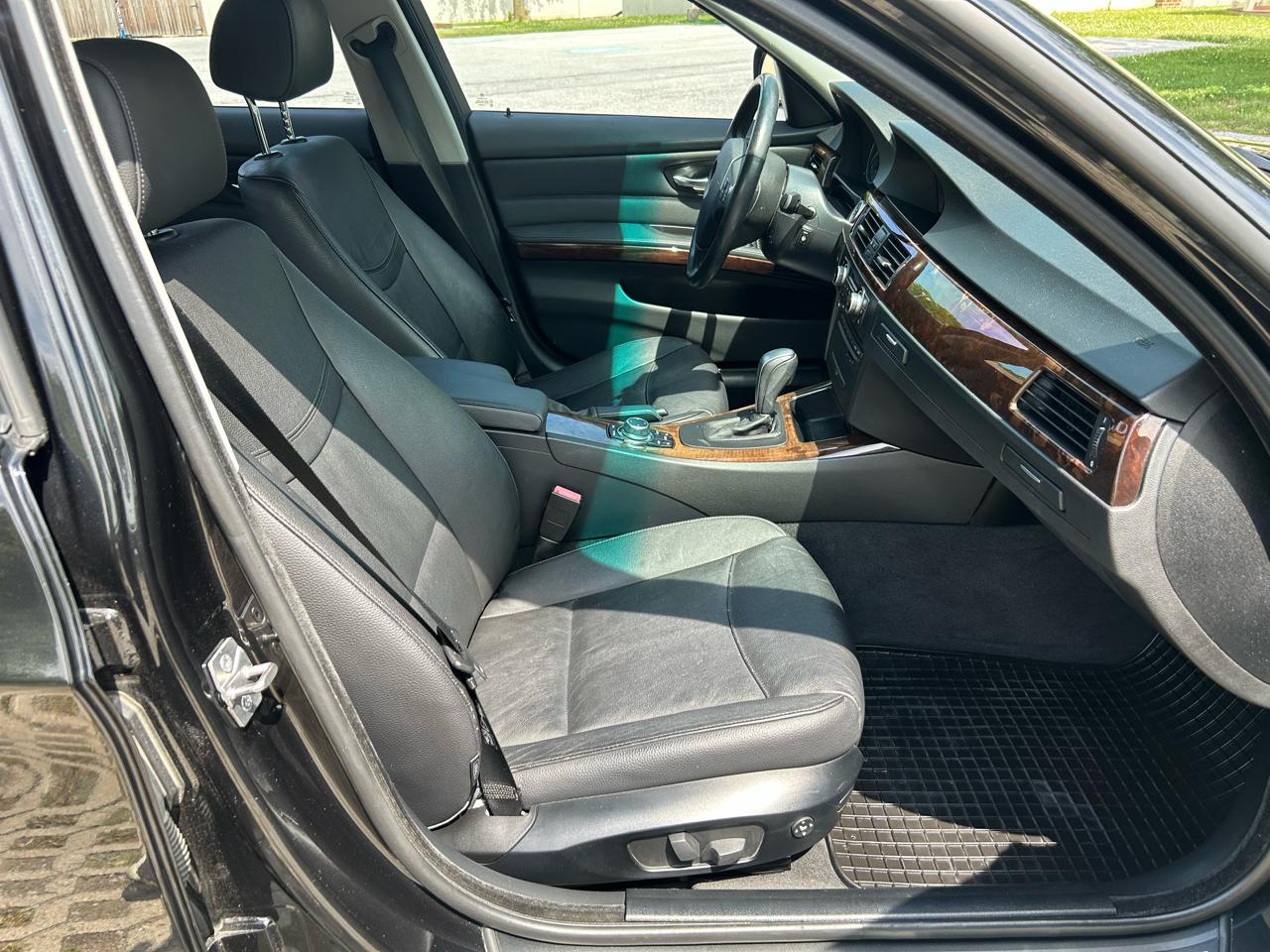 BMW 3-Series 328i xDrive 2010