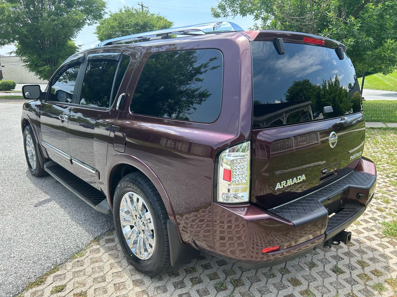Nissan Armada SV 4WD 2015