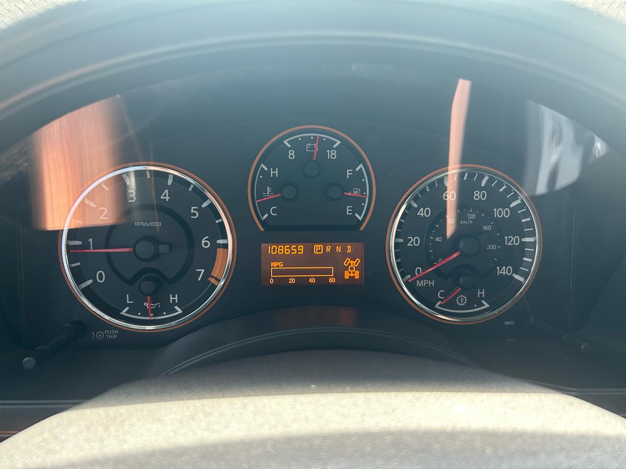 Nissan Armada SV 4WD 2015