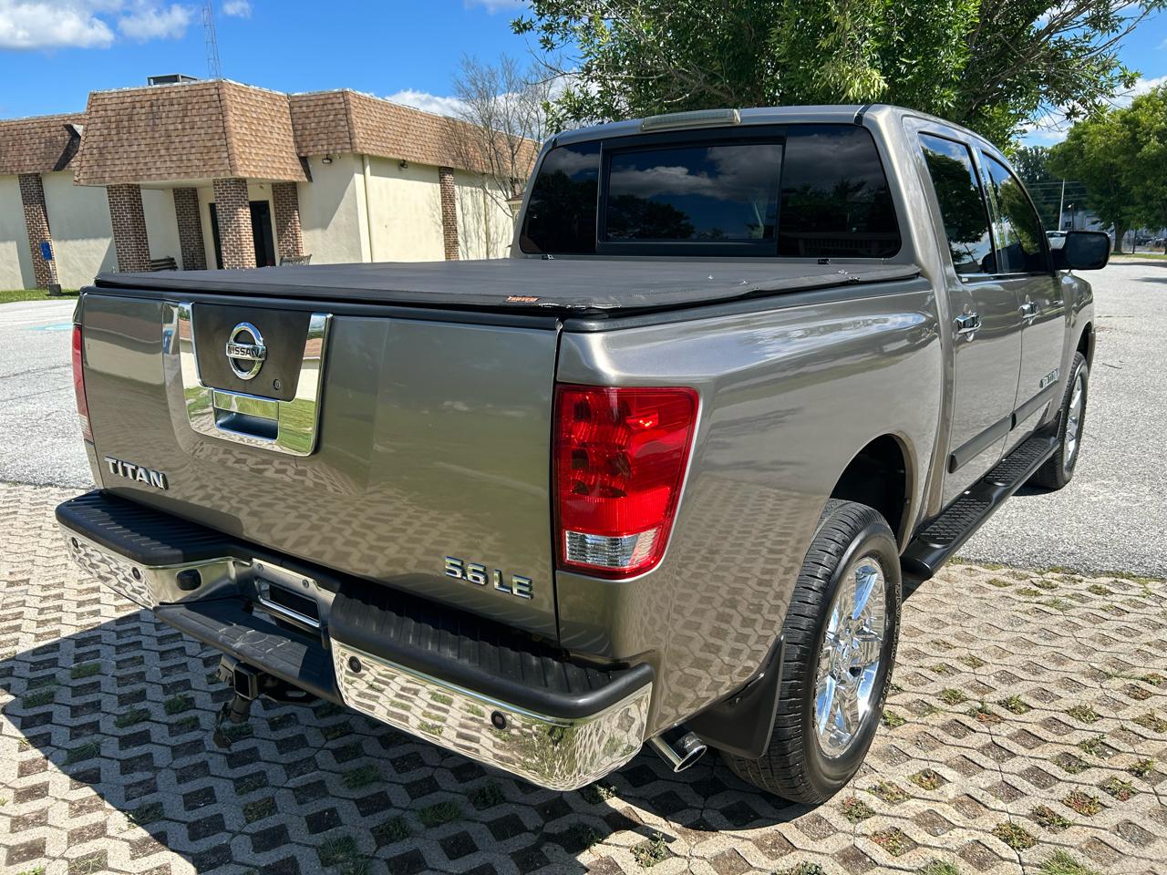 Nissan Titan LE Crew Cab 4WD 2007