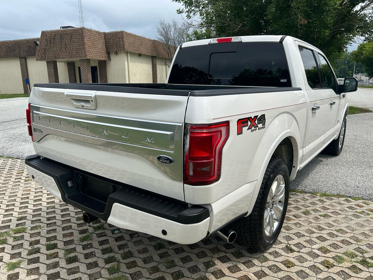 Ford F-150 Platinum SuperCrew 5.5-ft. Bed 4WD 2015