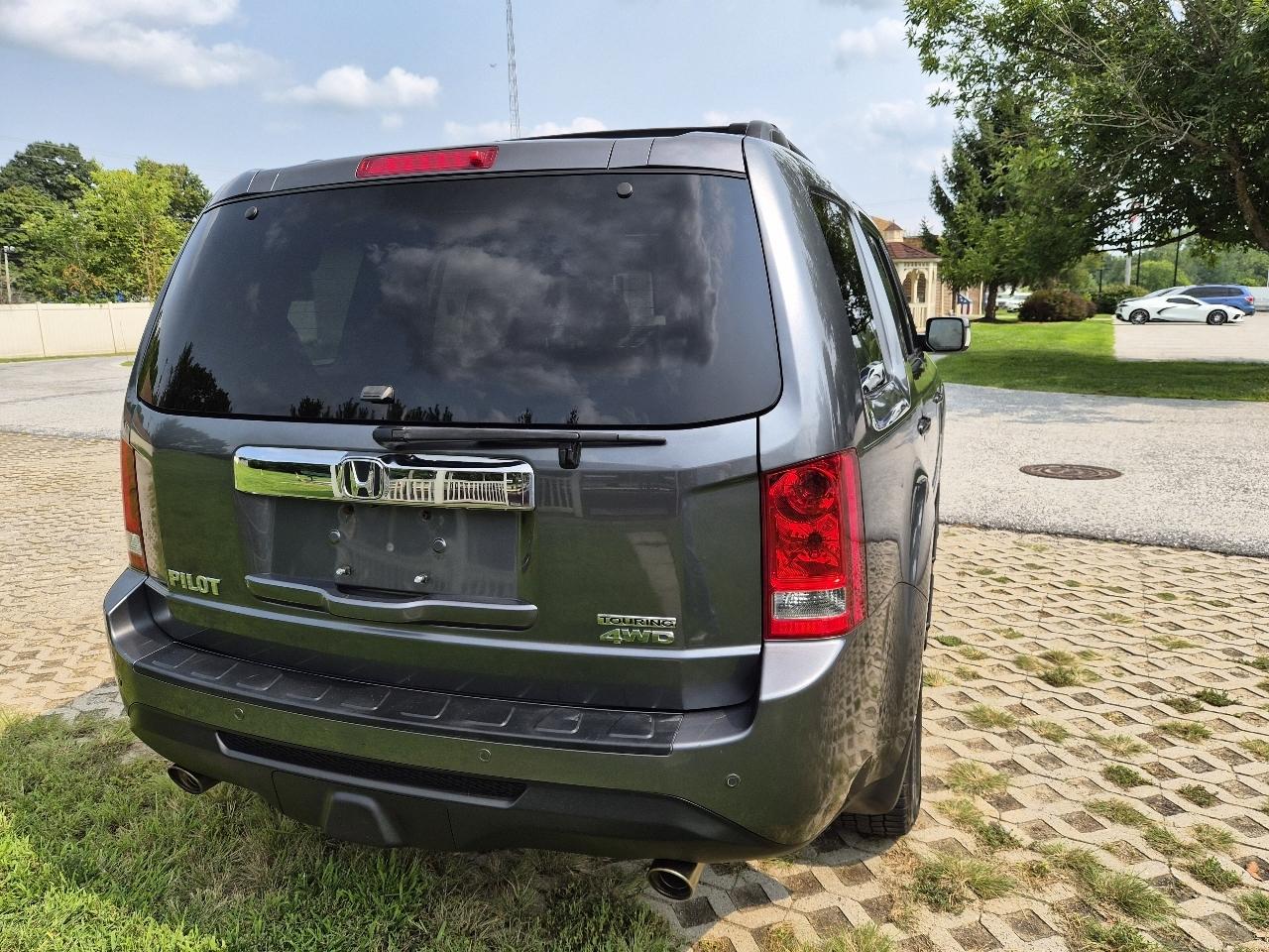 Honda Pilot Touring 4D SUV 4WD 2013