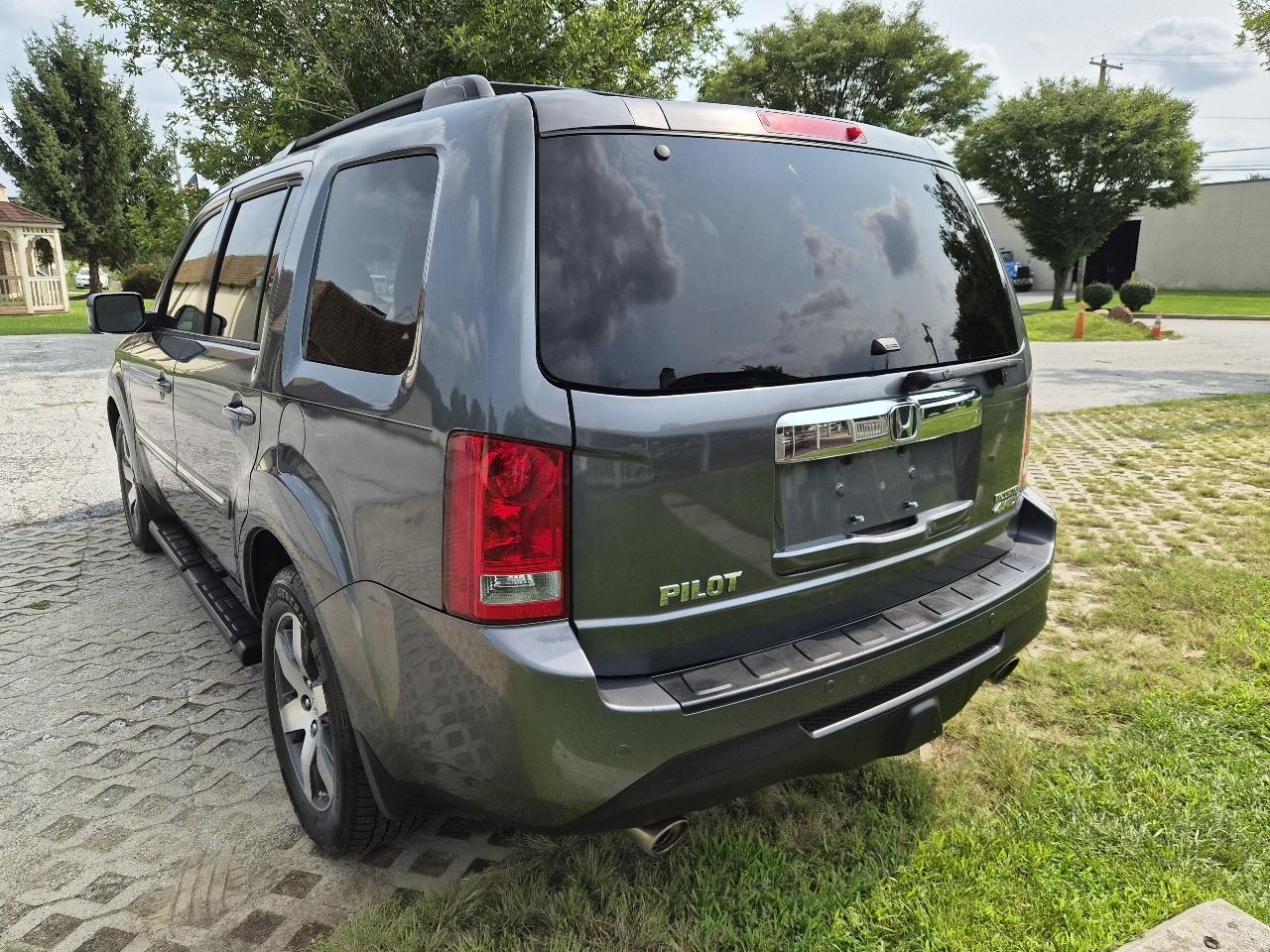 Honda Pilot Touring 4D SUV 4WD 2013