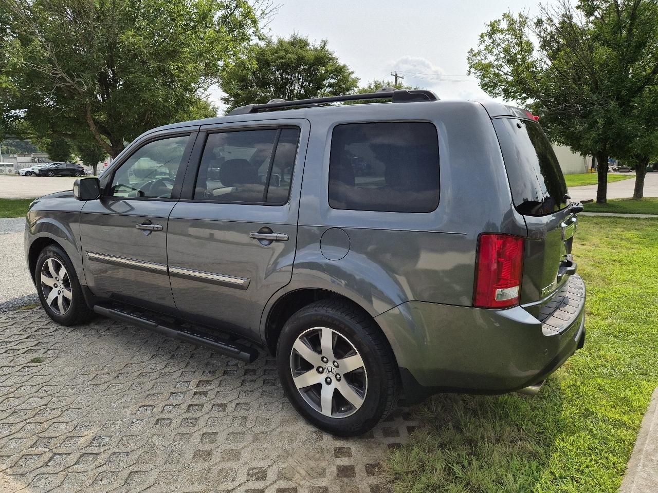 Honda Pilot Touring 4D SUV 4WD 2013