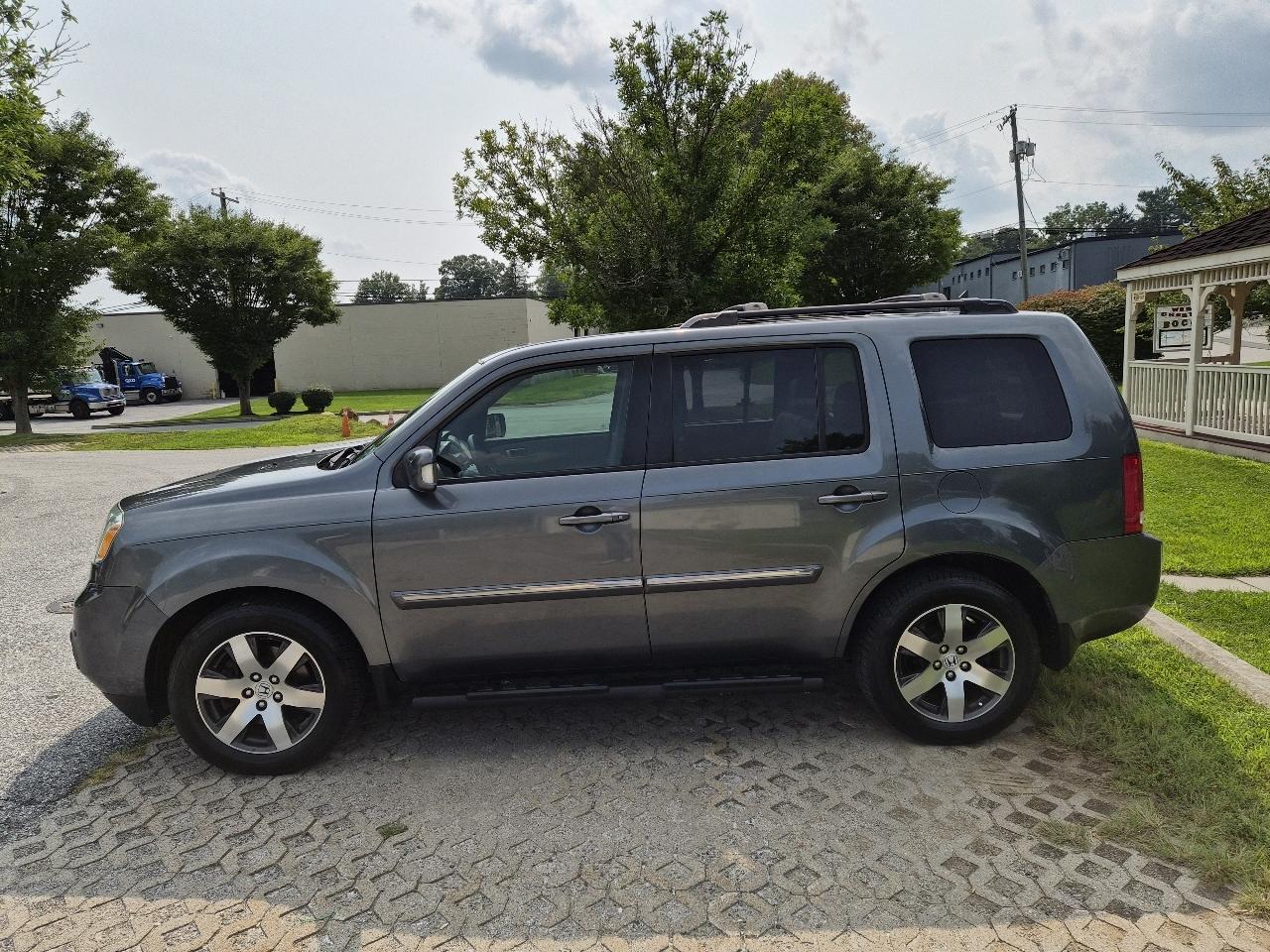 Honda Pilot Touring 4D SUV 4WD 2013
