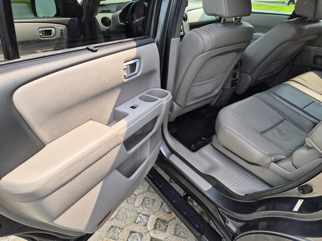 Honda Pilot Touring 4D SUV 4WD 2013