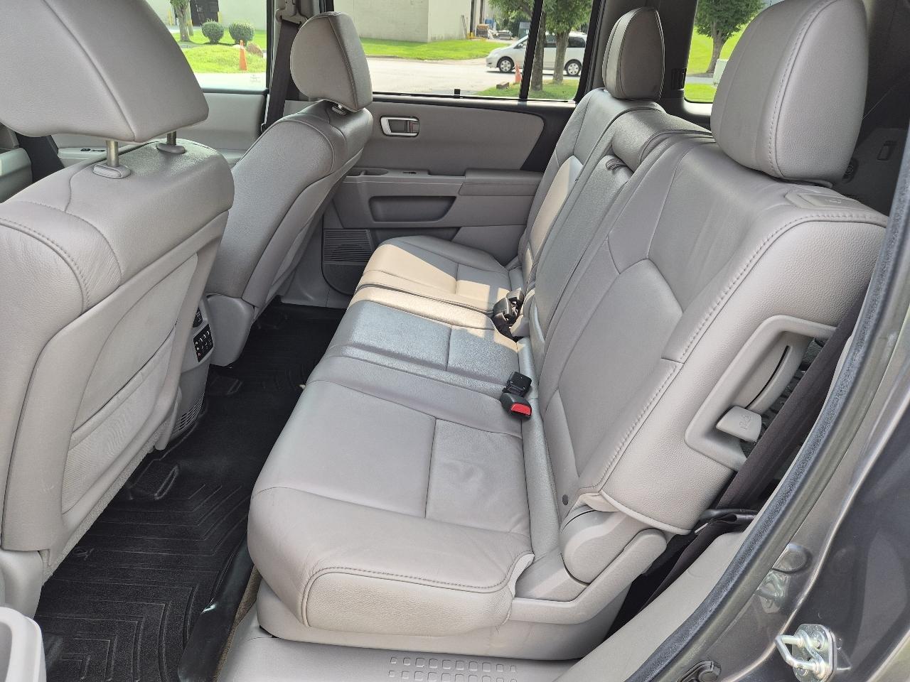 Honda Pilot Touring 4D SUV 4WD 2013