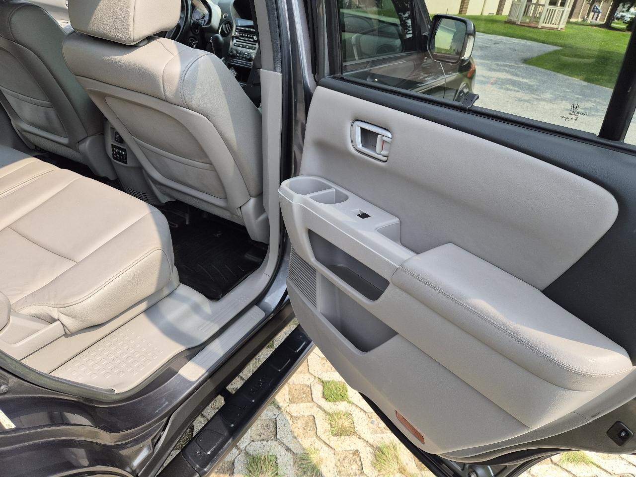 Honda Pilot Touring 4D SUV 4WD 2013
