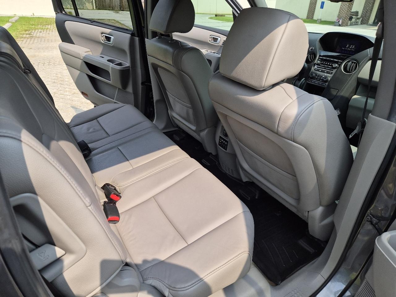 Honda Pilot Touring 4D SUV 4WD 2013